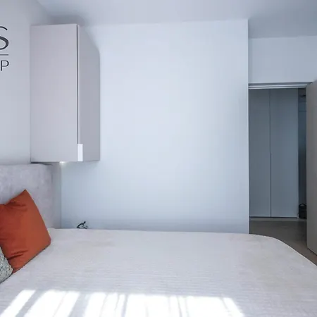 Beautiful In The Center With An Underground Garage Apartamento